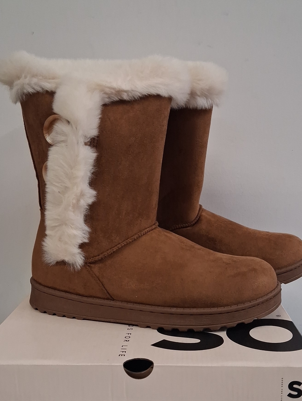 NWT Womens Abigail Chestnut Faux-Suede Winter Boots with Cream Fur Trim